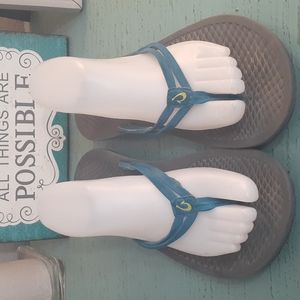 OKULAI SANDALS SZ 10